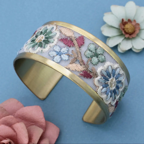 Faded pastel embroidered cuff