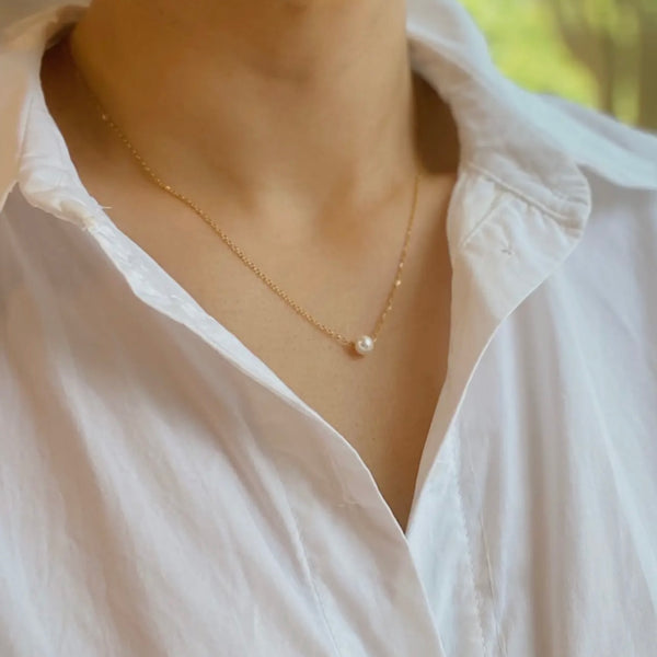 Dainty single pearl necklace