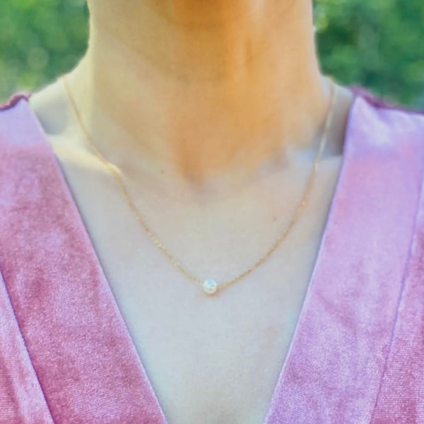 Dainty single pearl necklace