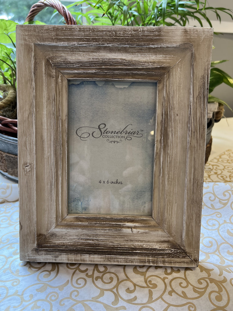 Antiqued Cream 4 x 6 Wood Frame