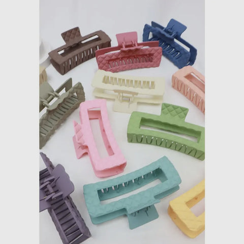 Matte Jumbo Cut Out Rectangle Hair Claw