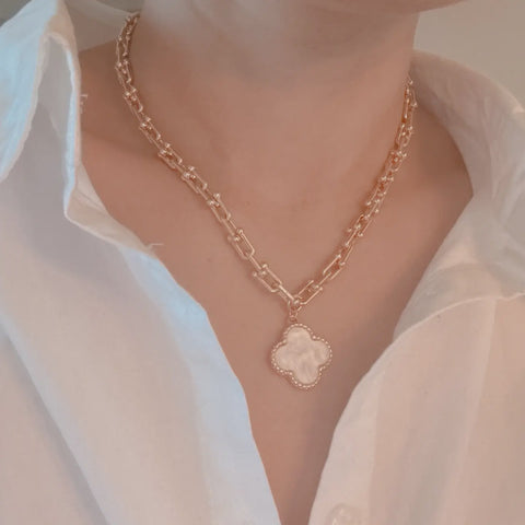 Fiona Clover Pendant Necklace